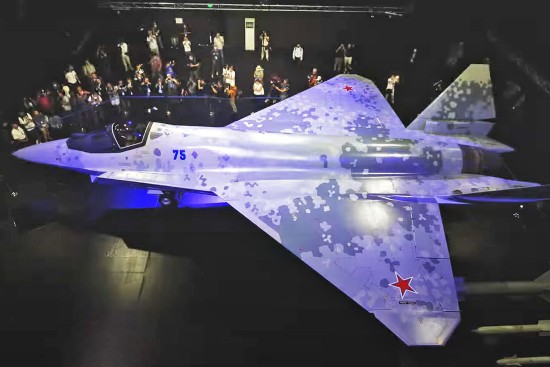 苏霍伊展示SU-75五代战斗机 高性价比剑指F-35韦德体育官方下载手机版(图4)